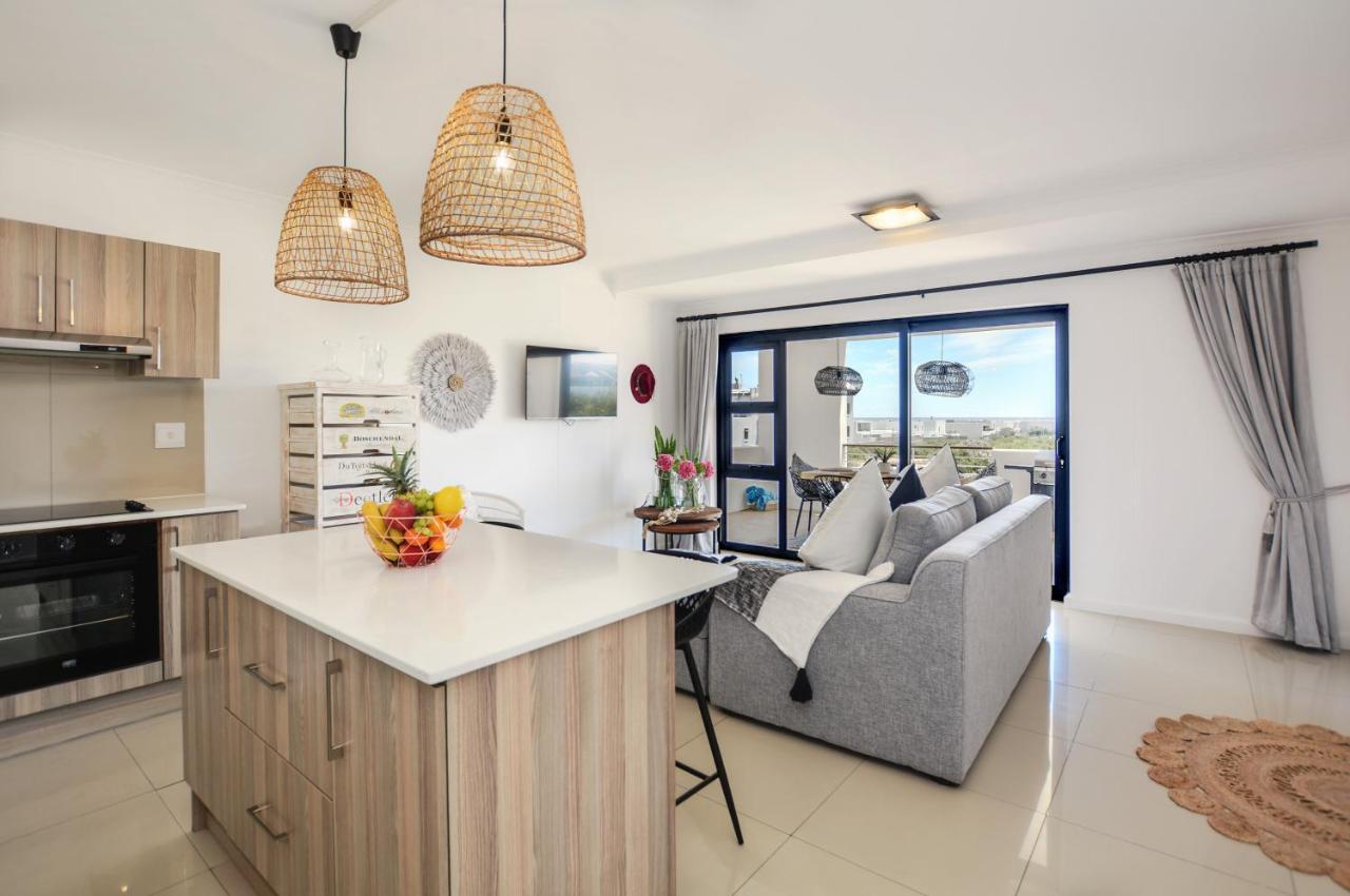 Apartment Designer Beachfront In Big Bay With Swimming Pool- 2 Bedroom, 1 Azure *