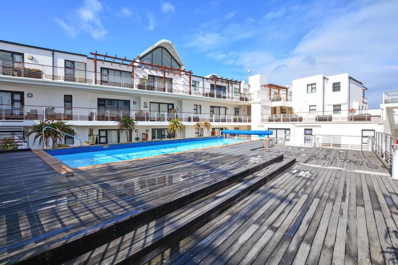 Apartment Designer Beachfront In Big Bay With Swimming Pool- 2 Bedroom, 1 Azure