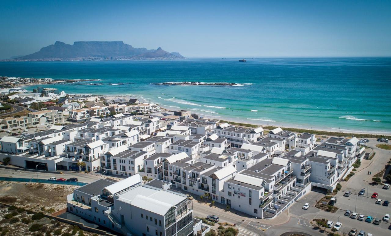 Designer Beachfront In Big Bay With Swimming Pool- 2 Bedroom, 1 Azure Kapstadt