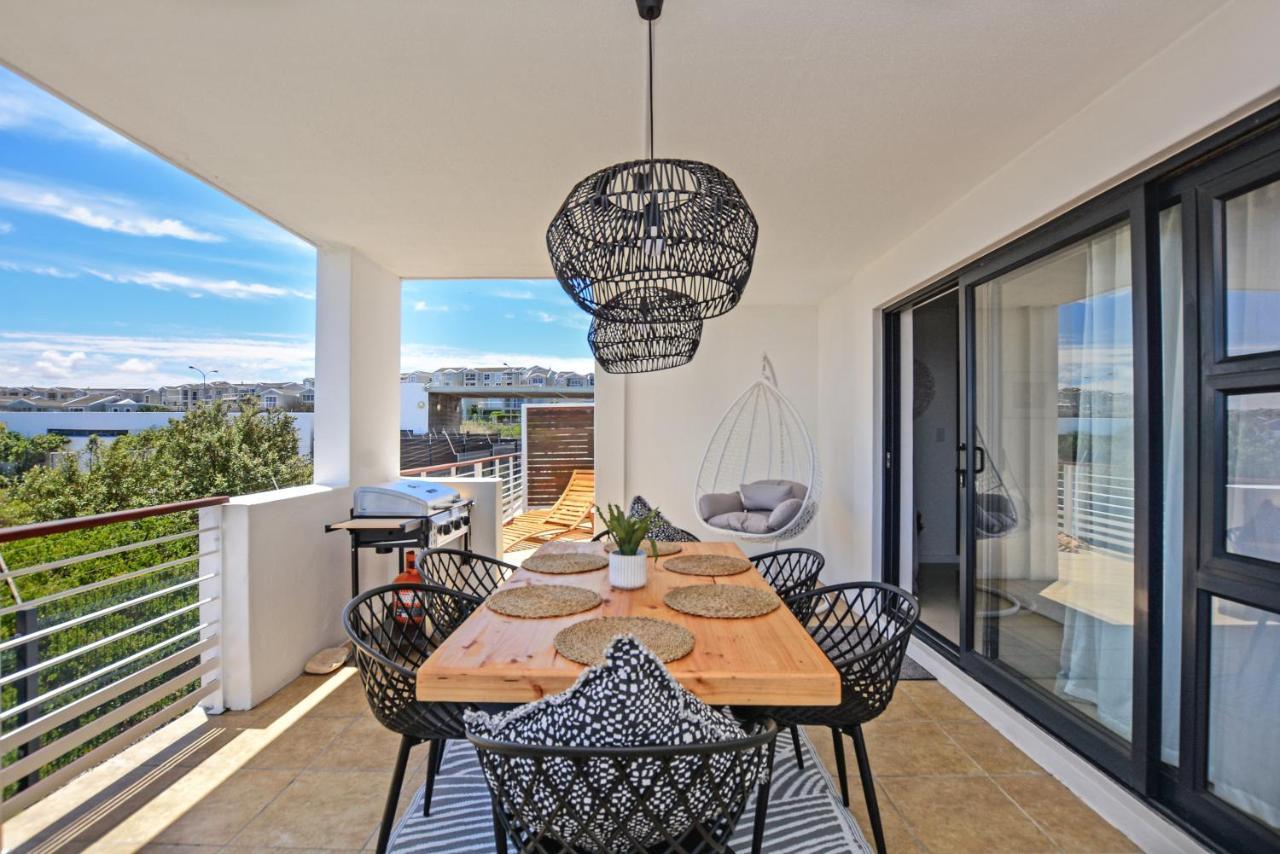 Designer Beachfront In Big Bay With Swimming Pool- 2 Bedroom, 1 Azure * Kapstadt