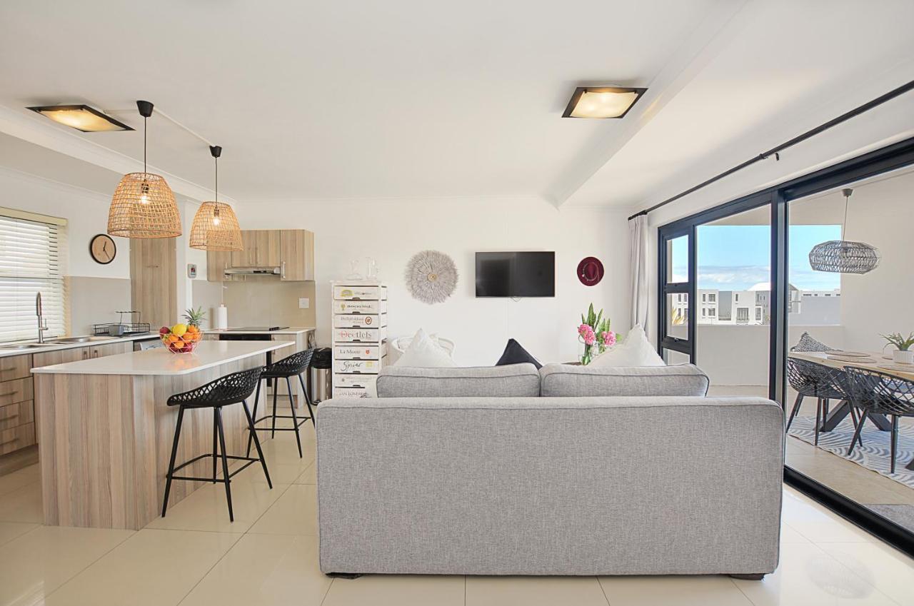 Designer Beachfront In Big Bay With Swimming Pool- 2 Bedroom, 1 Azure * Kapstadt