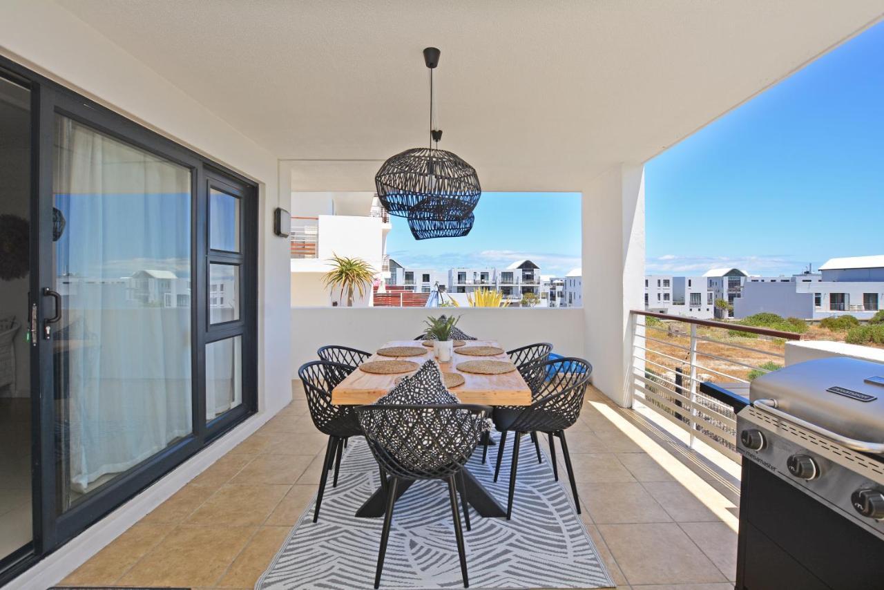 Designer Beachfront In Big Bay With Swimming Pool- 2 Bedroom, 1 Azure Apartment *