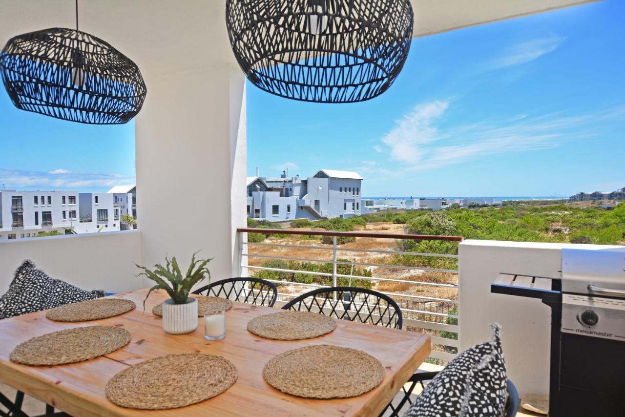 Designer Beachfront In Big Bay With Swimming Pool- 2 Bedroom, 1 Azure Kapstadt