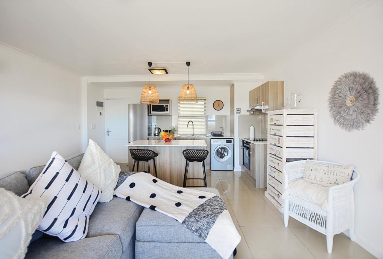 Apartment Designer Beachfront In Big Bay With Swimming Pool- 2 Bedroom, 1 Azure Kapstadt