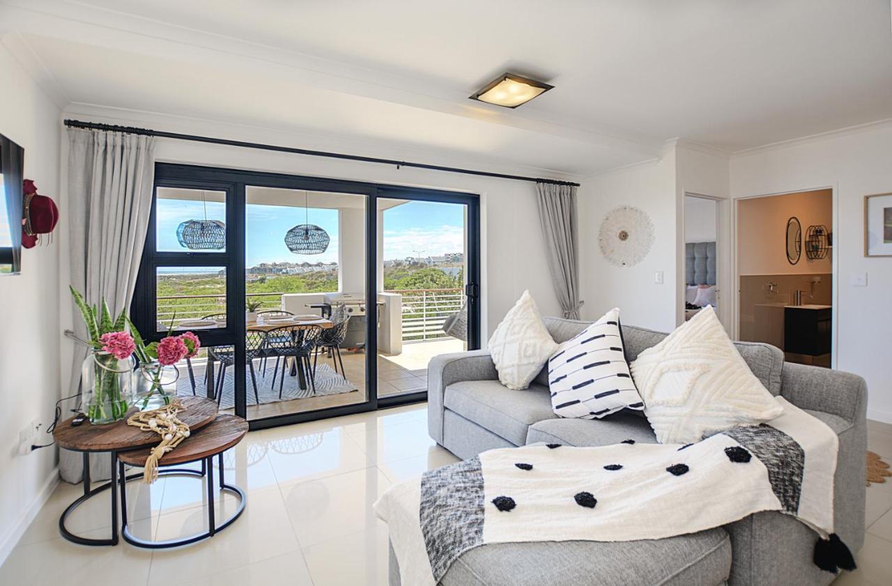 Designer Beachfront In Big Bay With Swimming Pool- 2 Bedroom, 1 Azure *