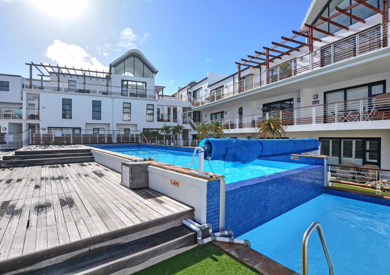 Designer Beachfront In Big Bay With Swimming Pool- 2 Bedroom, 1 Azure Kapstadt