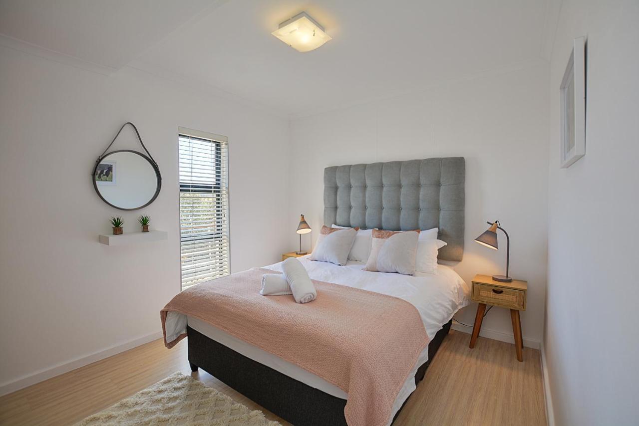 Designer Beachfront In Big Bay With Swimming Pool- 2 Bedroom, 1 Azure * Kapstadt