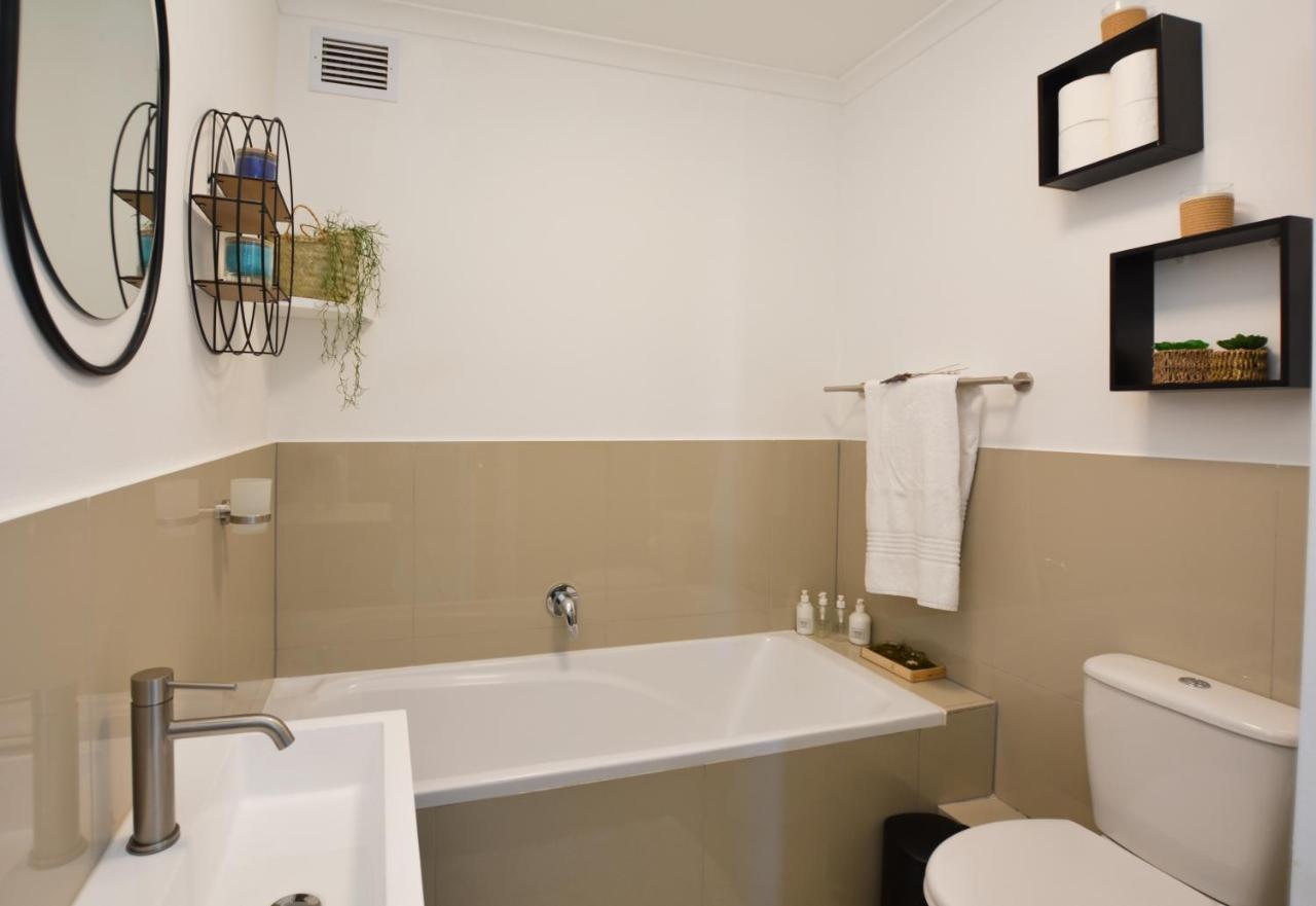 Designer Beachfront In Big Bay With Swimming Pool- 2 Bedroom, 1 Azure Kapstadt
