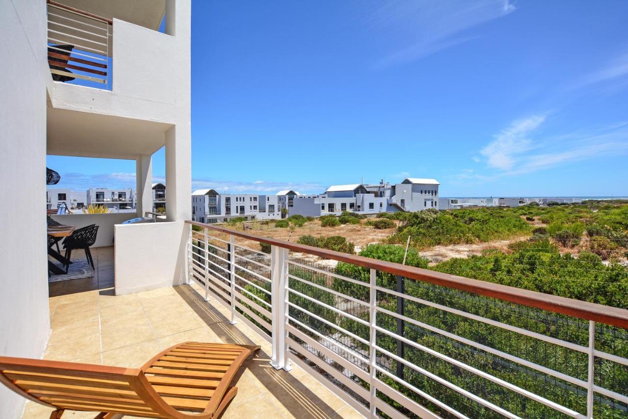 Designer Beachfront In Big Bay With Swimming Pool- 2 Bedroom, 1 Azure